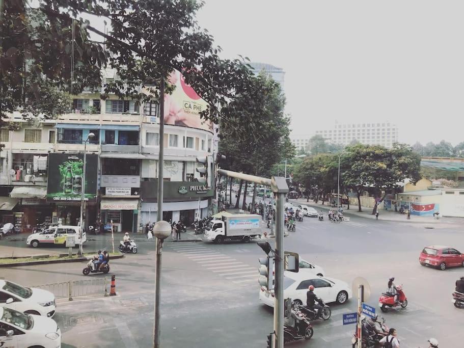 Scandinavian Apartment With Balcony In Bui Vien Ho Chi Minh-staden Exteriör bild